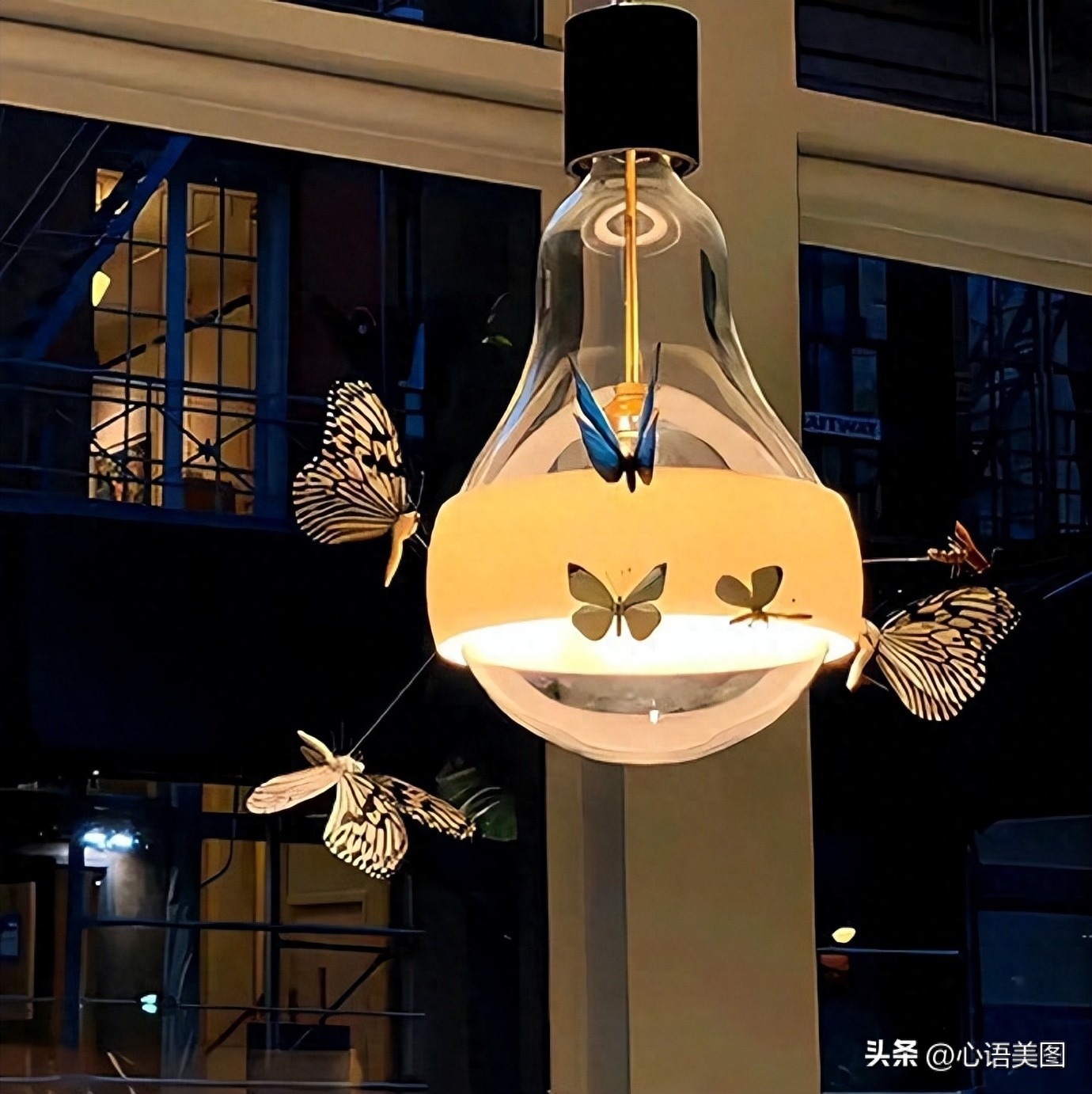 朋友圈阳光句子文案：携着满满自信善良，在岁月长河里乘风破浪(图8)