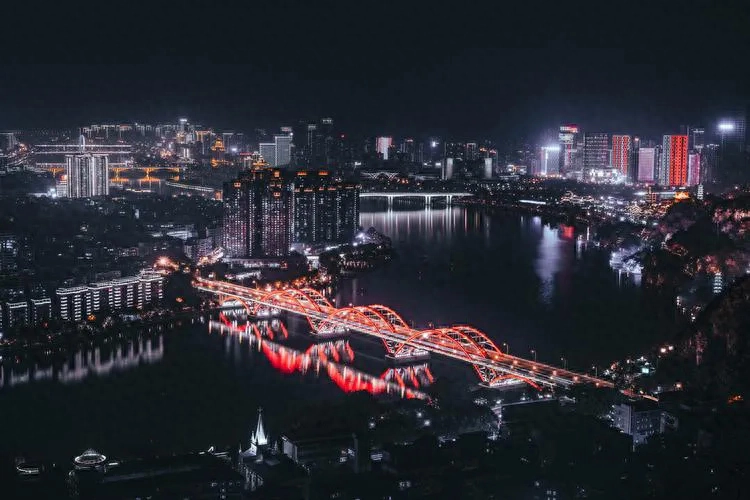 柳州：一座城市的记忆与变迁》(图1)