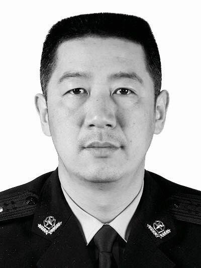 致敬抗疫一线人民警察：以生命赴使命，用热血铸警魂(图6)