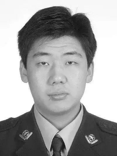 致敬抗疫一线人民警察：以生命赴使命，用热血铸警魂(图8)