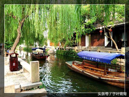 「青青游记」枕河小镇画周庄水韵，静谧黄昏听月下浆声(图1)