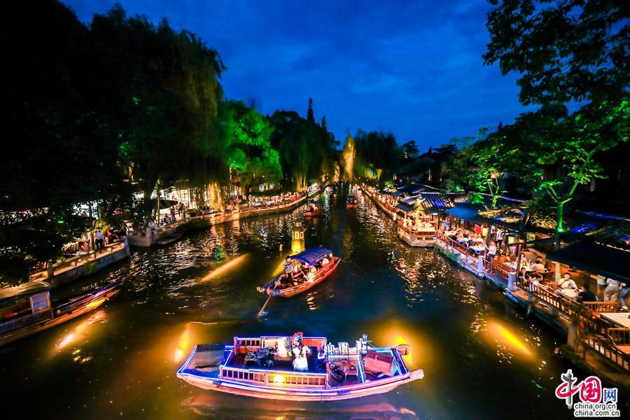 当国风遇见夜周庄 又见千年古镇人间烟火气(图1)