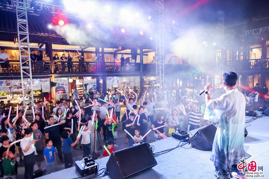 当国风遇见夜周庄 又见千年古镇人间烟火气(图3)