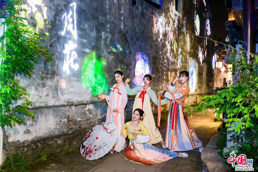 当国风遇见夜周庄 又见千年古镇人间烟火气(图7)