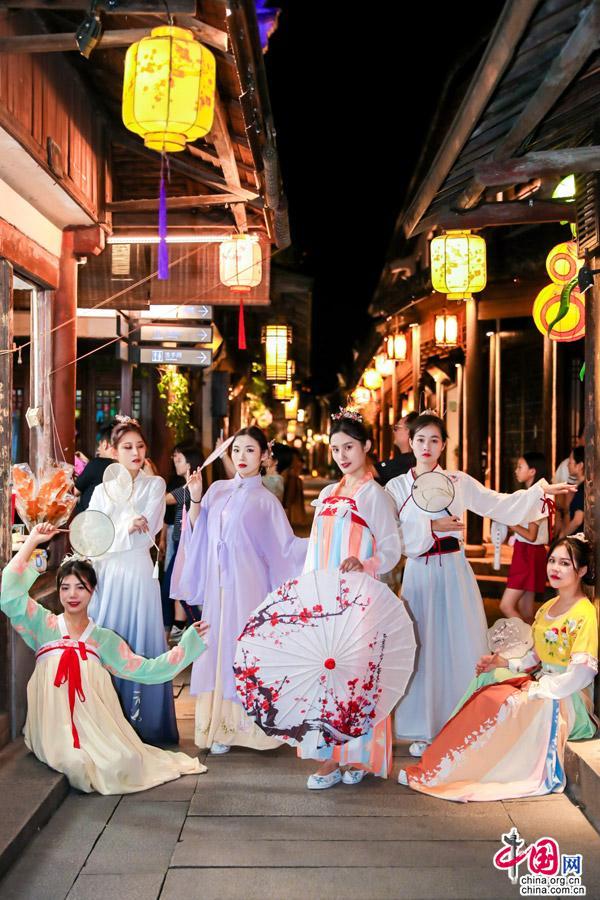 当国风遇见夜周庄 又见千年古镇人间烟火气(图8)