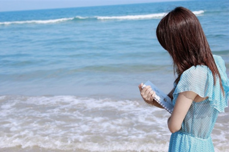 一个人心里好烦的说说，句句穿心催泪(图1)