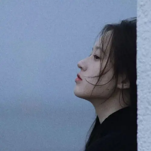 心酸语录..我原先以为人只会苦一阵子，没想到可能会苦一辈子。(图3)