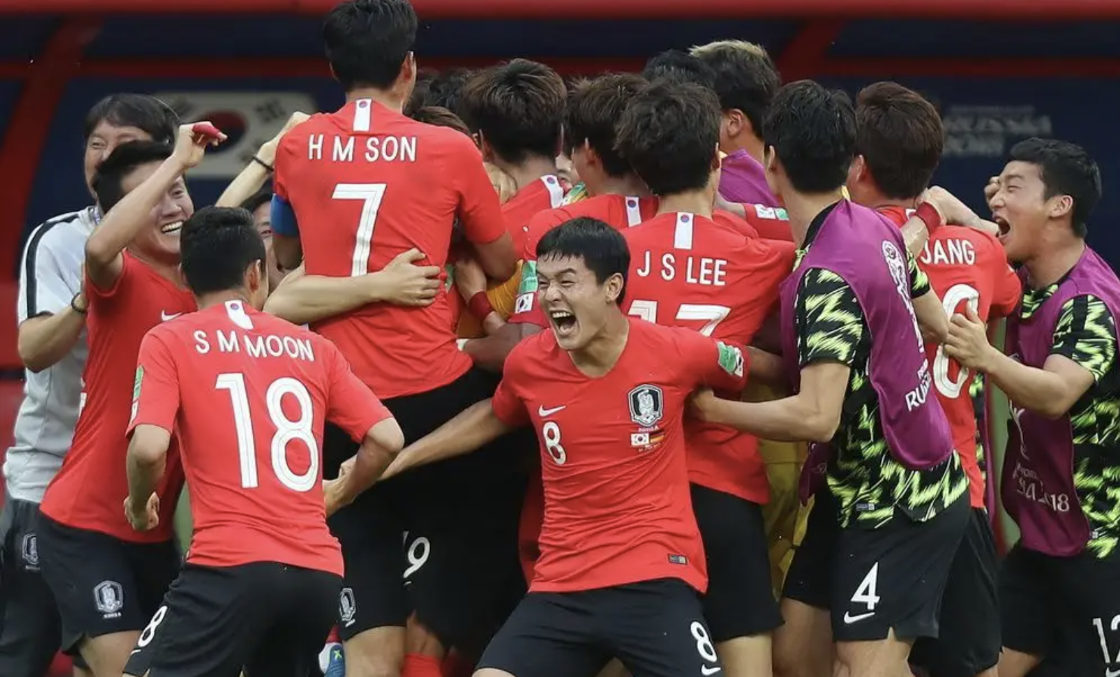 日本大叔祝福“中国赢德国”，国足蹲家里频繁被玩梗，好笑又心酸(图4)