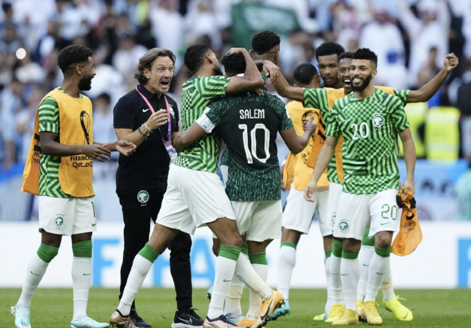 日本大叔祝福“中国赢德国”，国足蹲家里频繁被玩梗，好笑又心酸(图14)