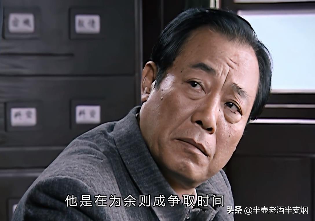 飞机上听了吴敬中两句话，余则成就明白了：站长早知道我是峨眉峰(图5)