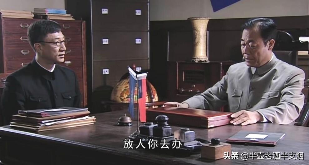 飞机上听了吴敬中两句话，余则成就明白了：站长早知道我是峨眉峰(图8)