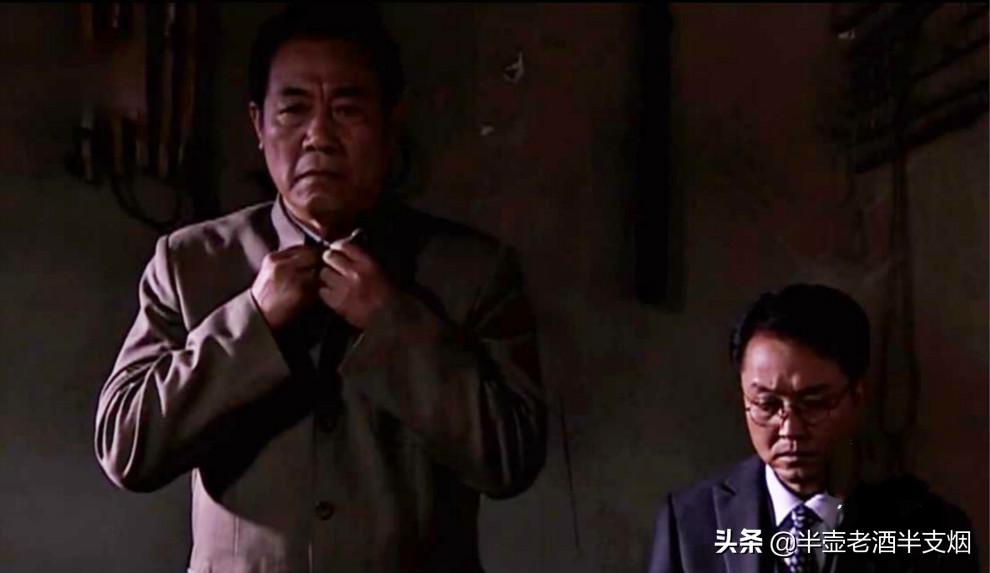 从老谋深算到插科打诨，吴敬中妙语背后，藏着老特工怎样的悲哀？(图3)