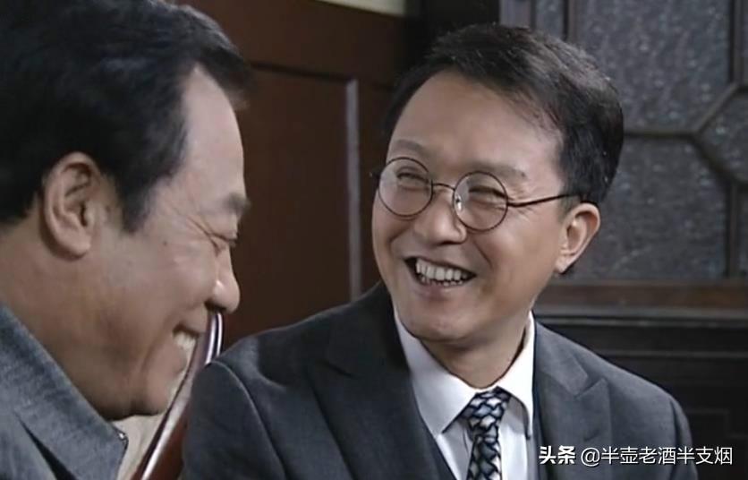 从老谋深算到插科打诨，吴敬中妙语背后，藏着老特工怎样的悲哀？(图5)