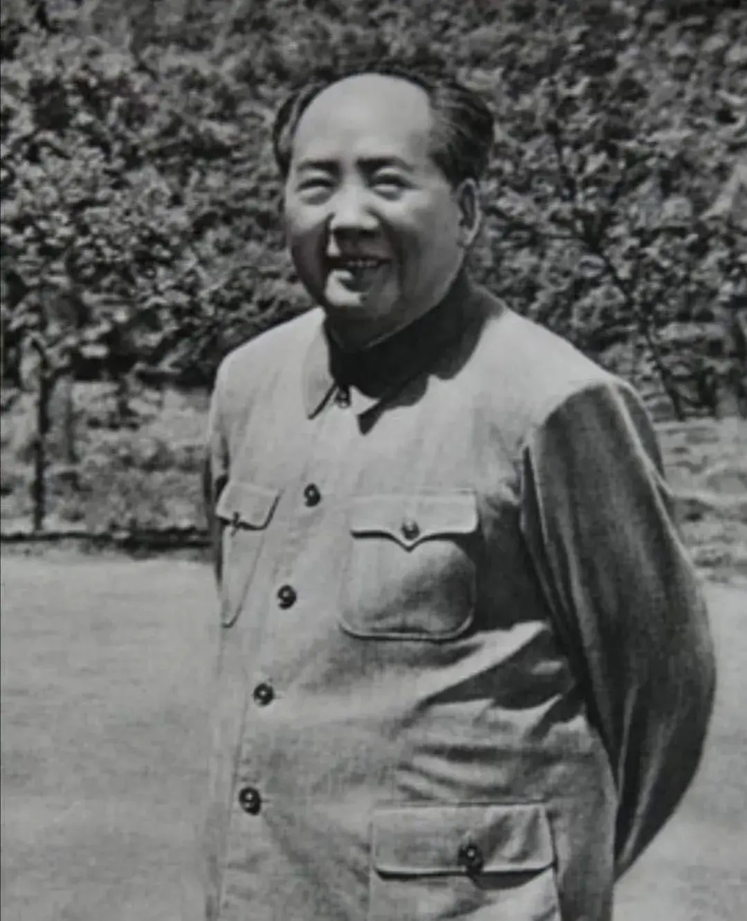 《毛选》：坚持辩证唯物历史观的人，坚持群众路线的人，尊重他人(图3)