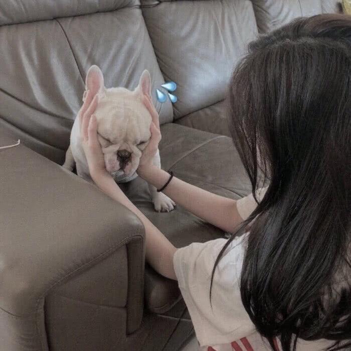 半夜睡不着的句子：谁不虚伪，谁不善变，谁都不是谁的谁(图2)