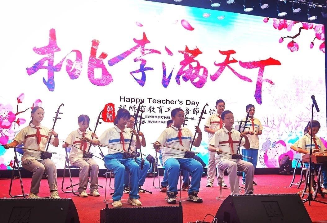 立德树人守初心 躬耕教坛践使命(图2)