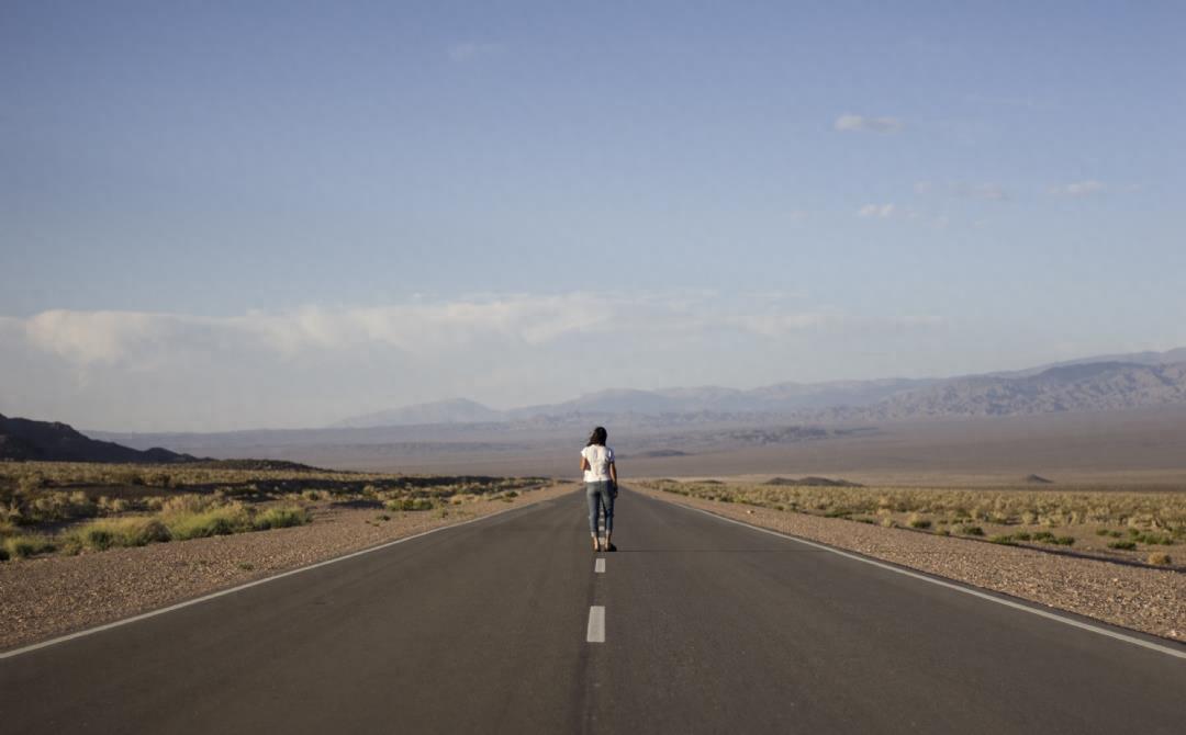 深夜独坐，泪崩绝句，感动万人！(图2)