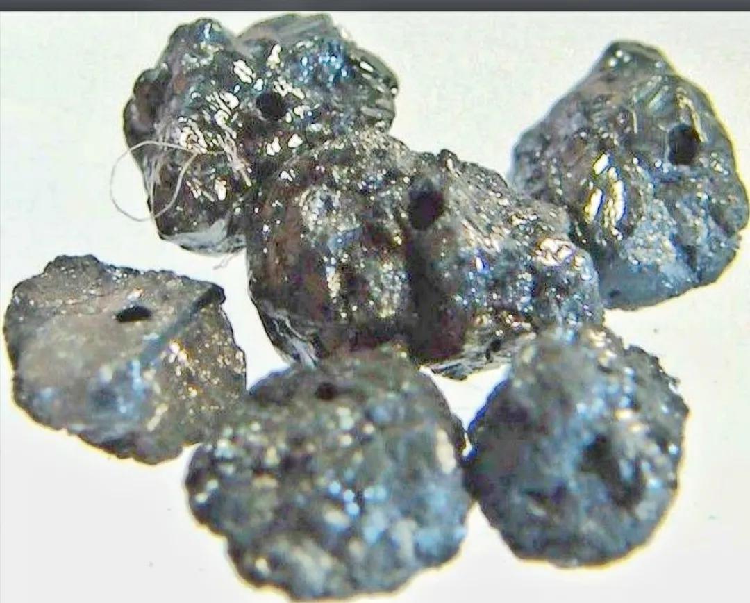 证据证明:黑金刚石(黑钻石）也是高碳质球粒陨石(图2)