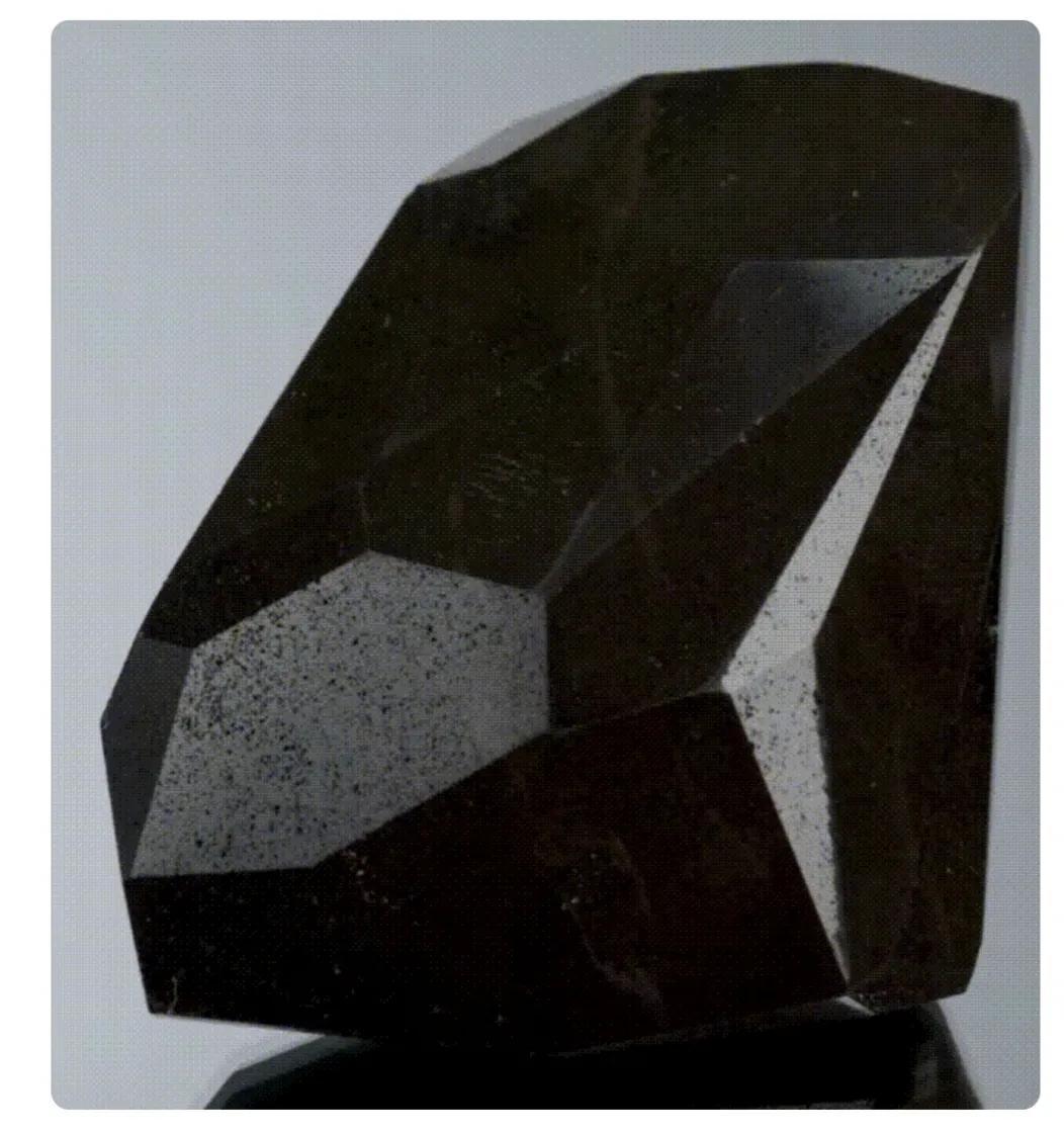 证据证明:黑金刚石(黑钻石）也是高碳质球粒陨石(图4)