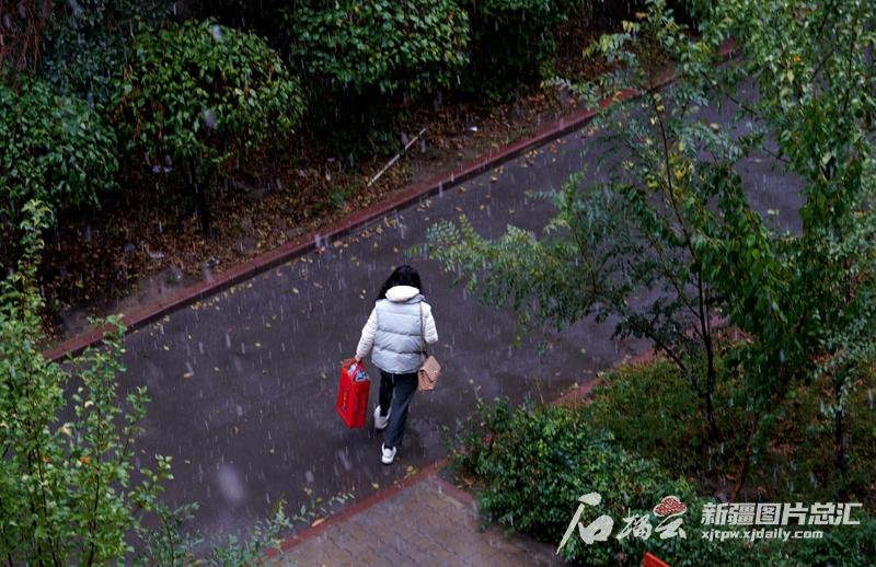 送你深秋的一場雪，贈你一個浪漫的烏魯木齊(图2)