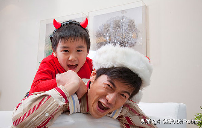 父母如何对待“话痨”的孩子和“不爱说话”的孩子？切记不可大意(图1)