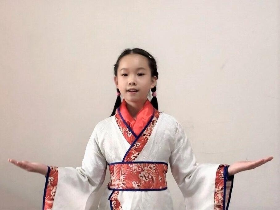 创作美文、描绘诗境、配乐吟诵……班级诗词大会带孩子“玩”转古诗词(图1)