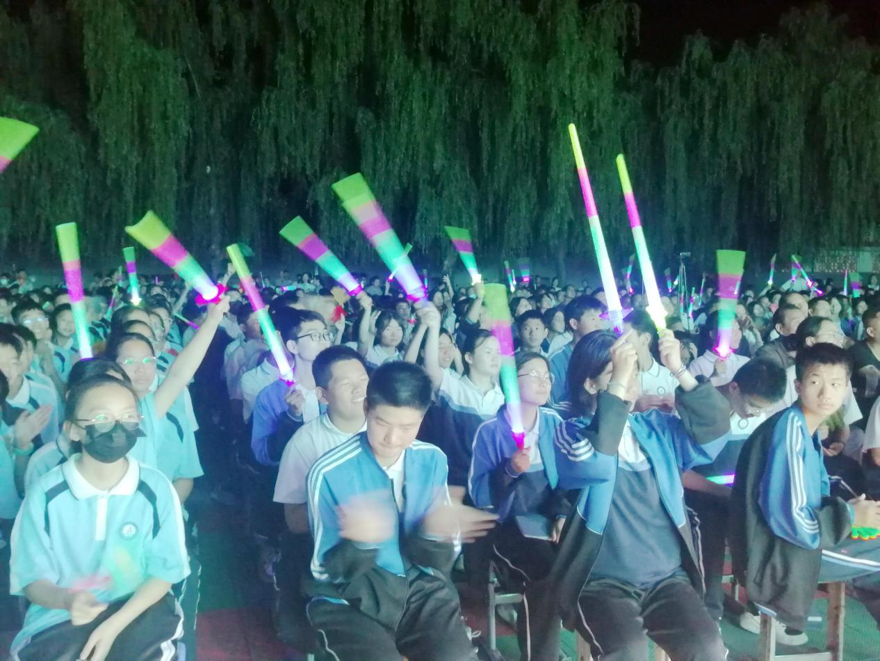 翩翩少年吟诗词 涓涓诗意润情怀(图4)