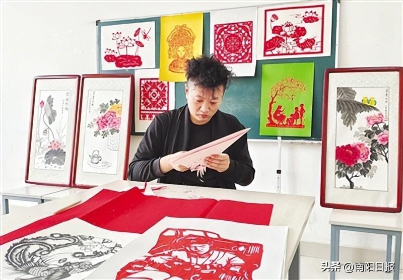 六一儿童节前夕，听障画师反哺南阳母校励志演讲—— 行而不辍 无声世界收获多彩人生(图1)