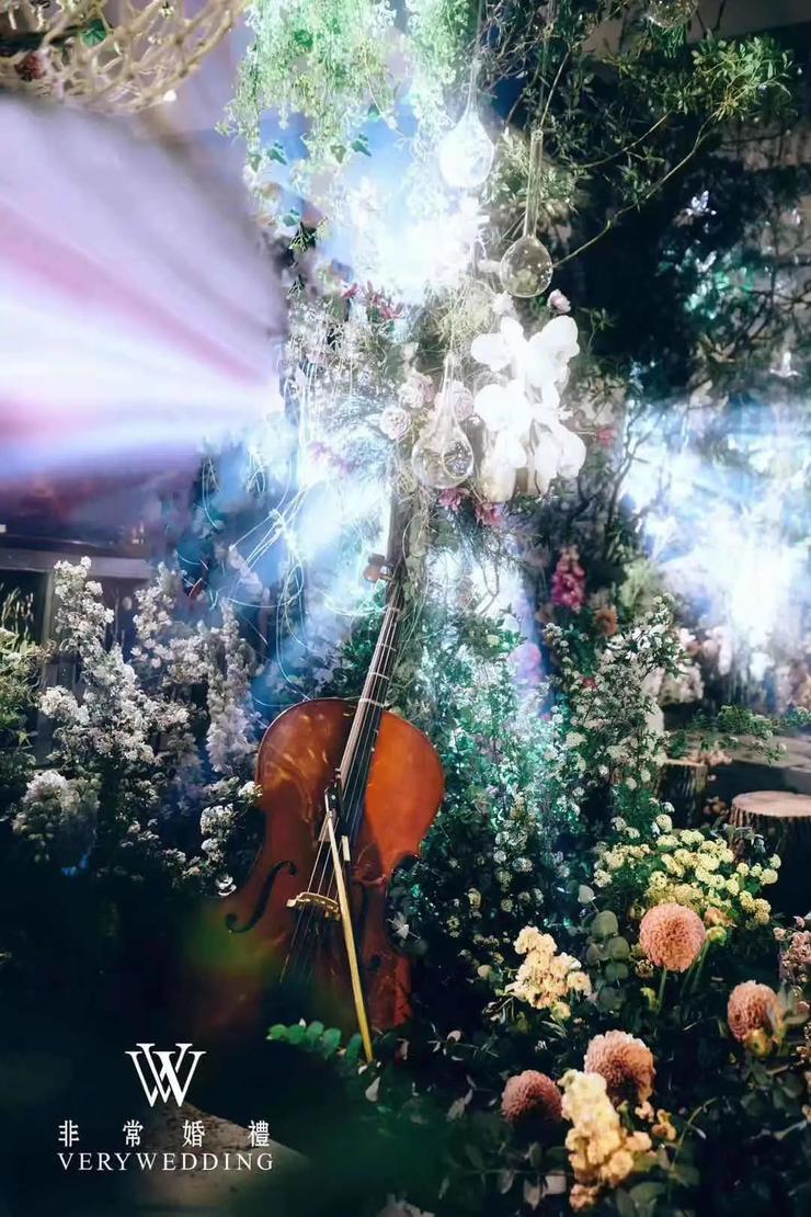 充满生机神秘浪漫的森系主题婚礼，一如初见你般纯粹自然(图5)