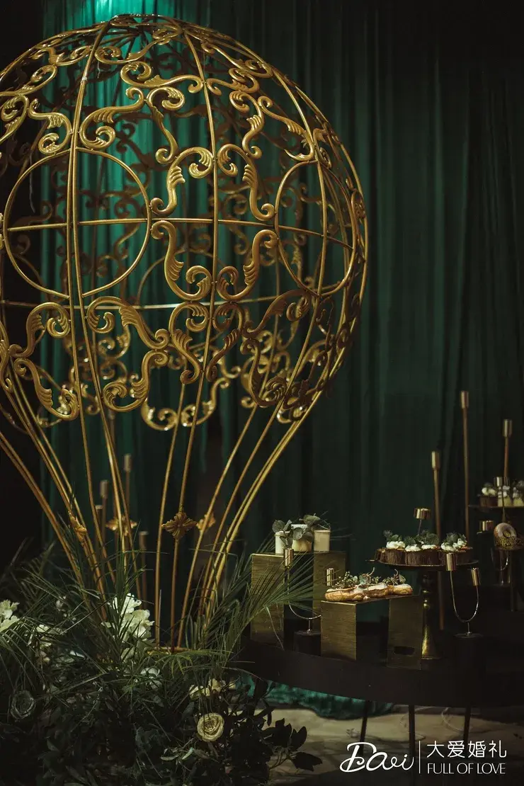 这场充满了黯然绿意的森系婚礼，让宾客宛如置身于真正的迷雾森林(图10)