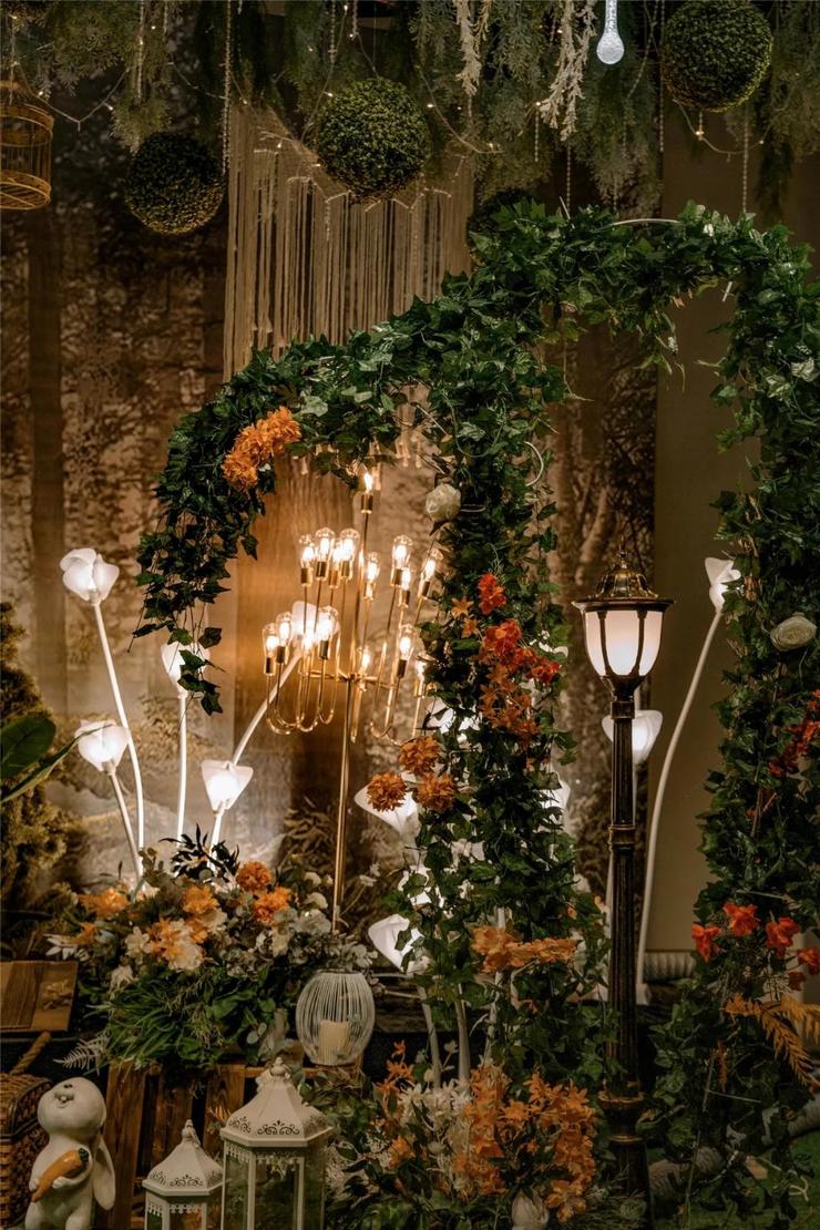 森林绿搭配阳光橙，一场自然原生态的森系婚礼(图2)