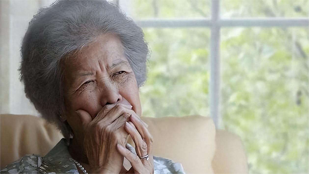 我们8个人去送别战友的父亲，每人给了1千，临走时战友叫住了我们(图5)