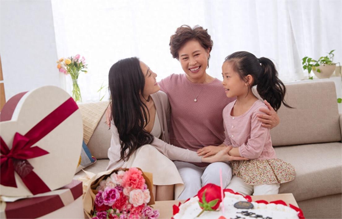 我们8个人去送别战友的父亲，每人给了1千，临走时战友叫住了我们(图10)