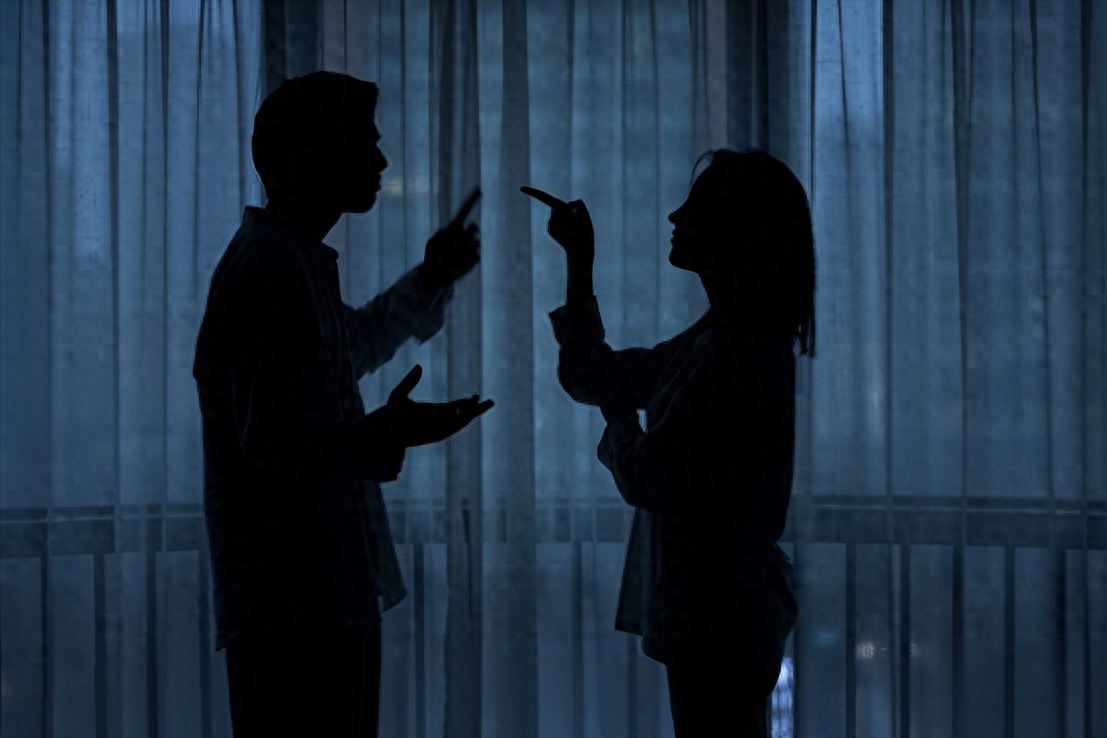 我们8个人去送别战友的父亲，每人给了1千，临走时战友叫住了我们(图13)