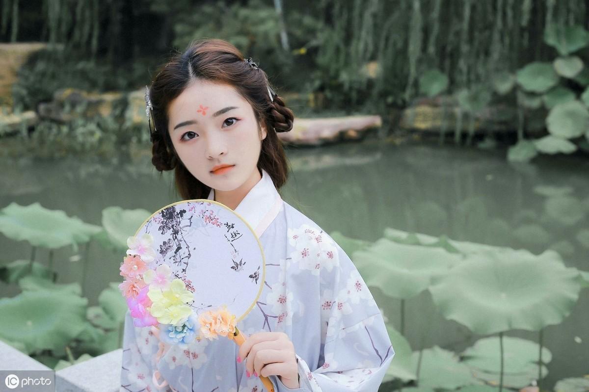 很美很好听的古风唯美句子：此去经年人独悲，只道此生应不悔(图5)