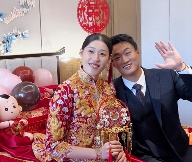 恭喜！女排奥运会夺冠奇兵举办婚礼，张常宁安家杰现场送祝福(图2)