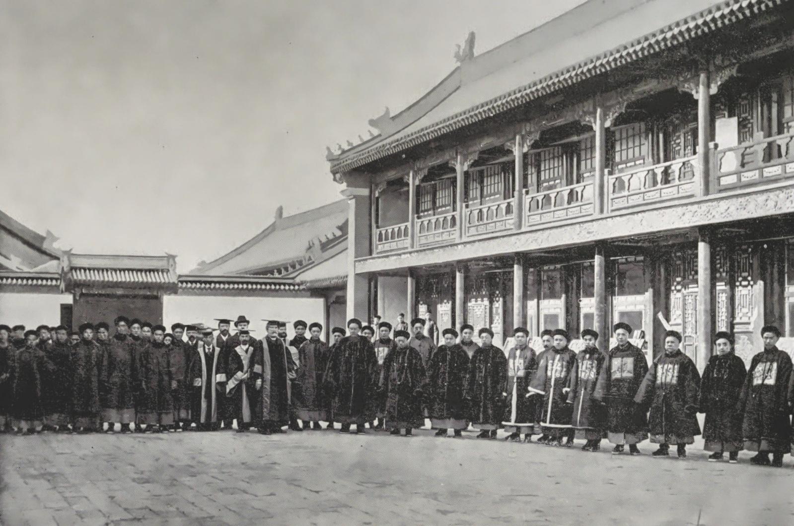 实事求是、同舟共济、自强不息，这是哪些大学的校训(图1)