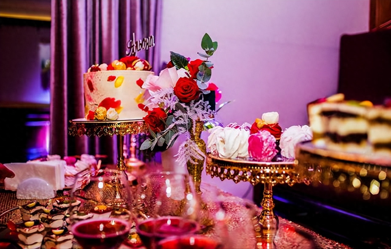 我，退休后在家躺平，收入15000，从来不做家务，老伴却夸我贤惠(图13)