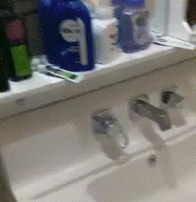 逛街时，她一推开我，原因令人捧腹大笑(图3)