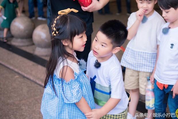 楚儿信儿如此受欢迎，不仅因为颜值高，还因为妈妈蔡少芬教育的好(图2)