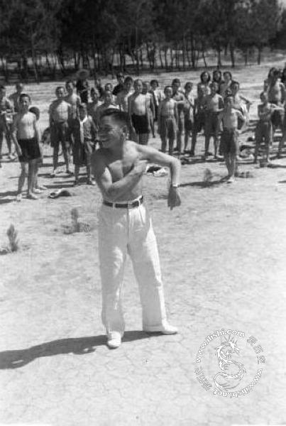 建丰同志在赣州当“村长”  安置教育抗战遗孤(图15)