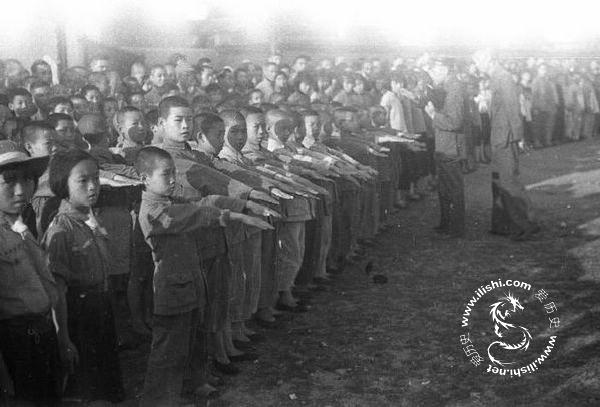 建丰同志在赣州当“村长”  安置教育抗战遗孤(图34)