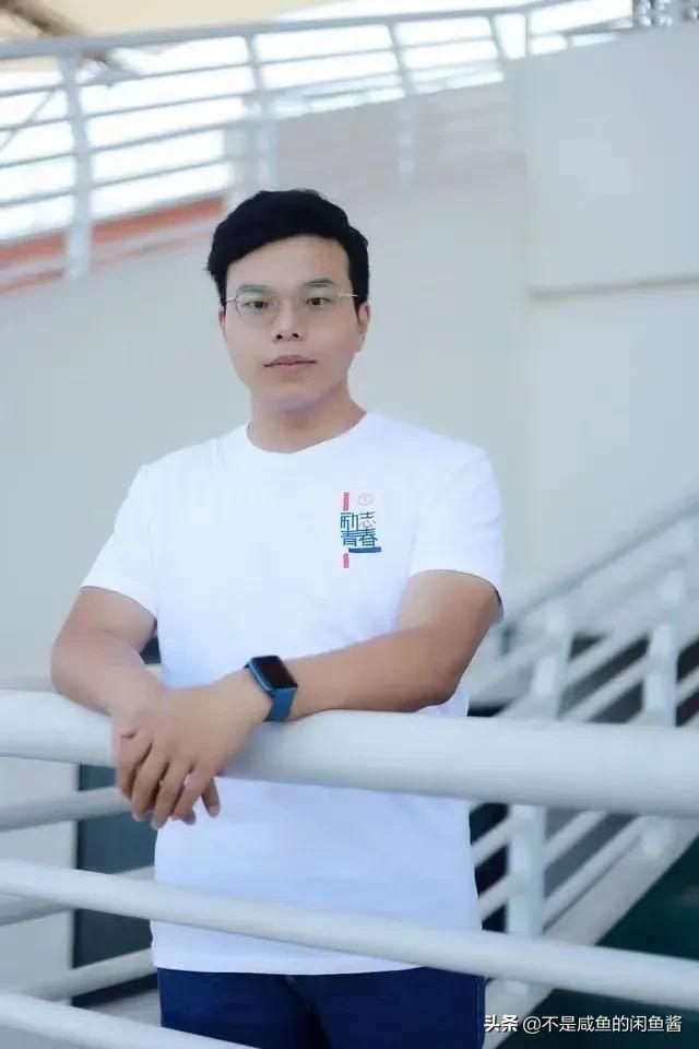 星光不问赶路人，时光不负有心人，你的坚持终将美好(图1)