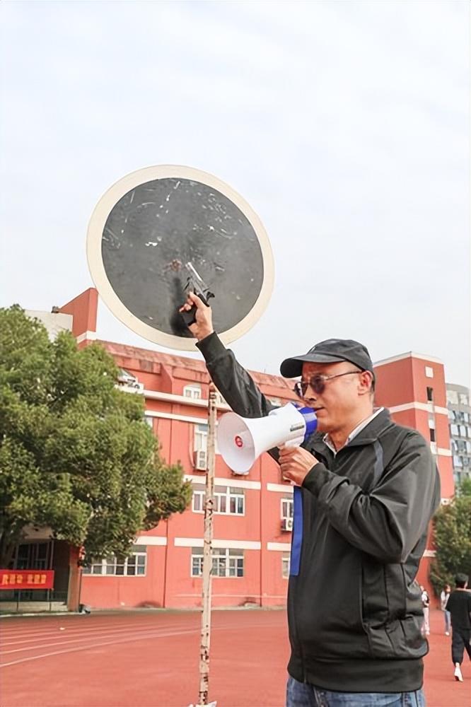 生活中那些好比喻：起跑三部曲，“各就各位——预备——跑”(图1)