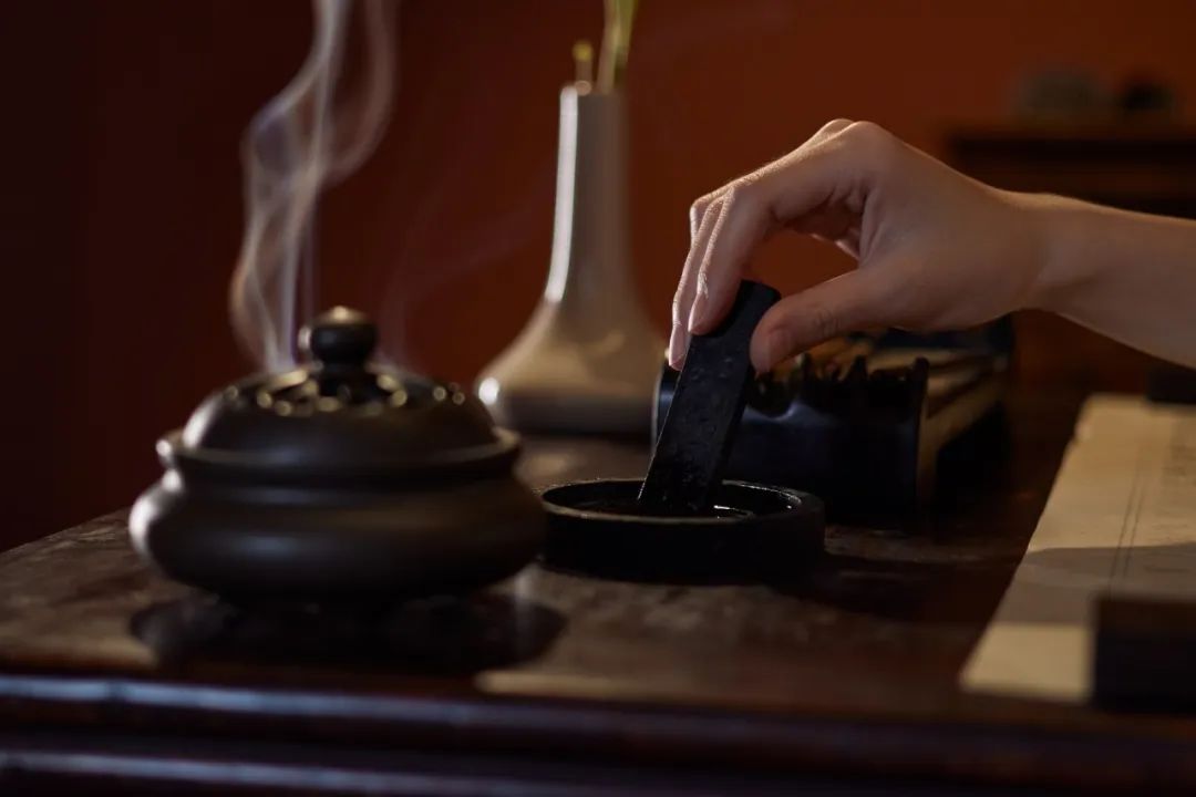 《道德经》：一个字，藏着说话最大的智慧(图1)