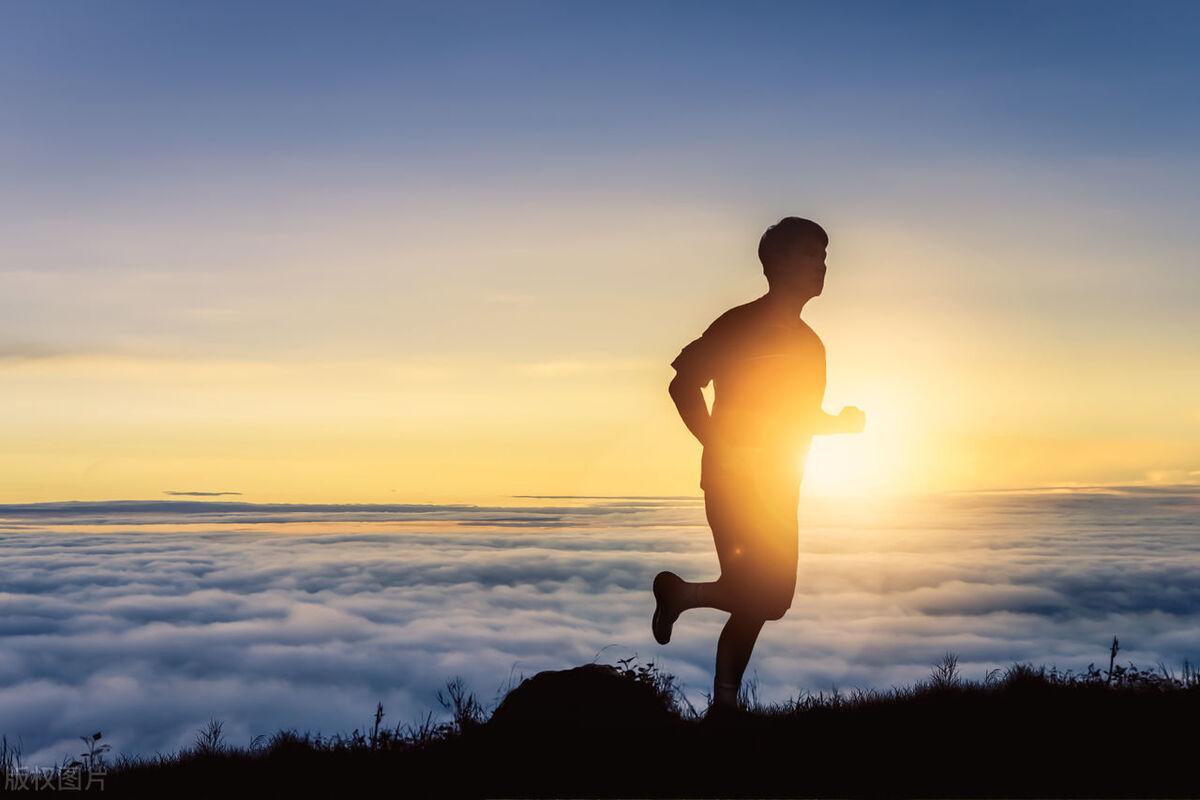 20句自强不息的阳光句子，催人上进，砥砺前行(图1)