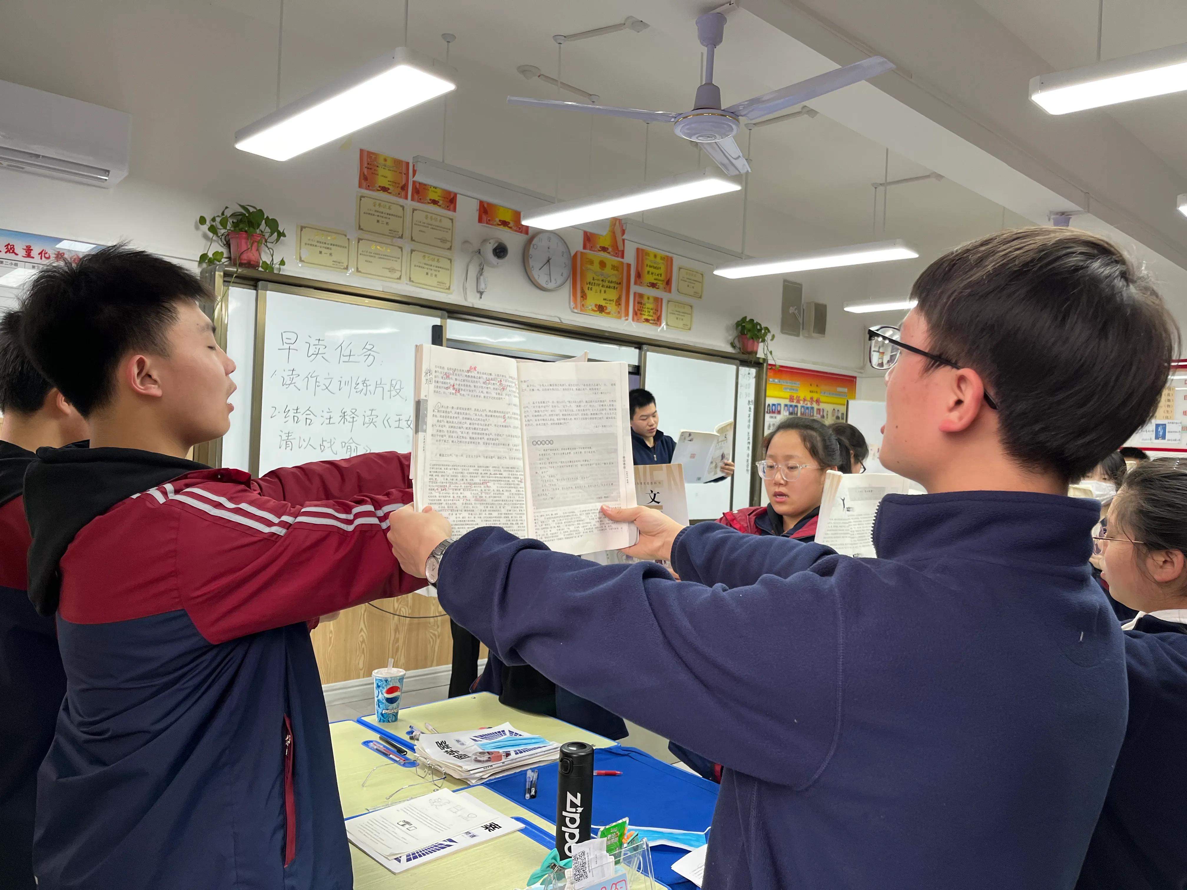 挑战自我，努力跨越 （高二10班李佳美）(图1)