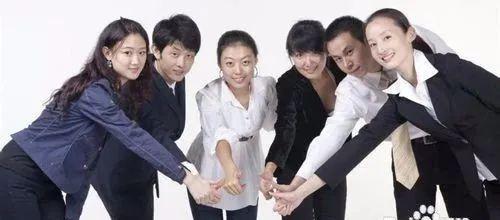 送离别的同事，道一声"珍重"(图1)