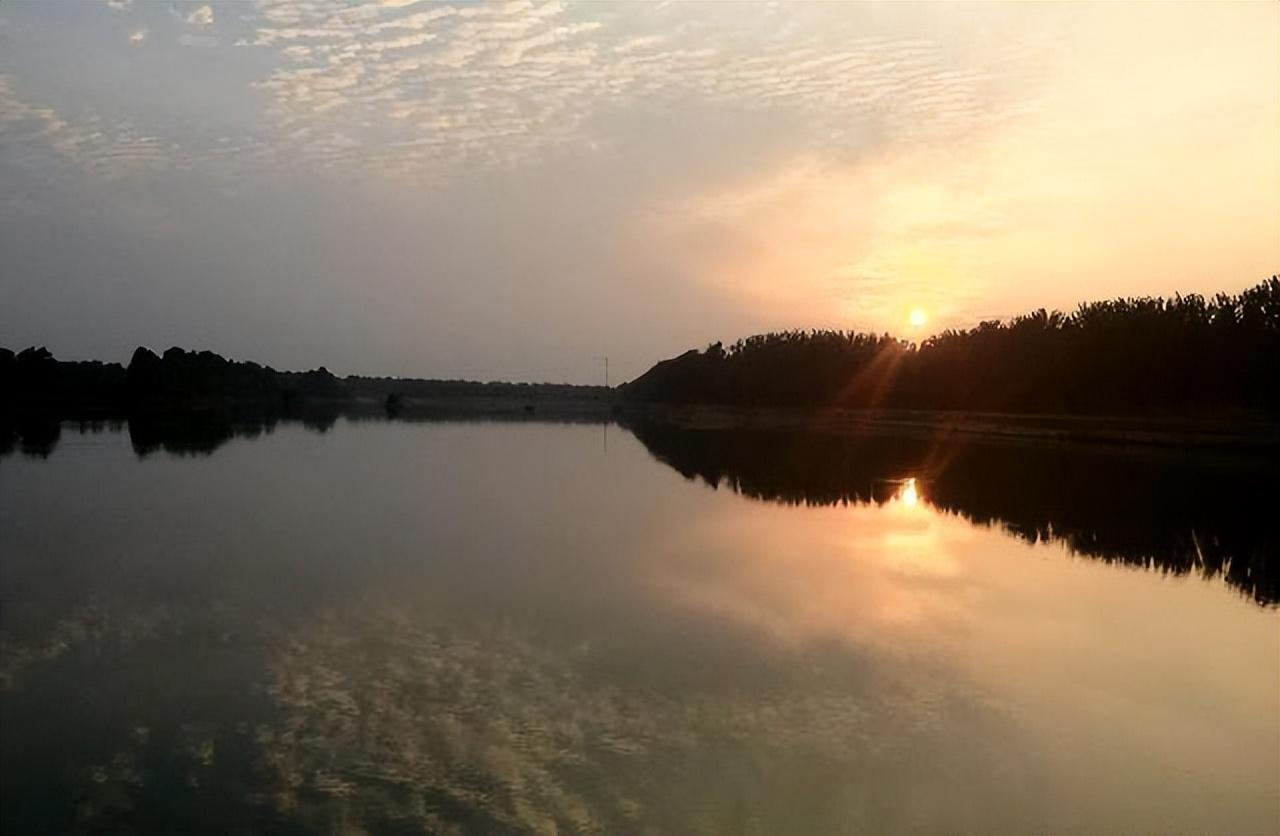 二十首关于早起的古诗词，秋生残夜惊心早，愁入中年熟睡难(图3)