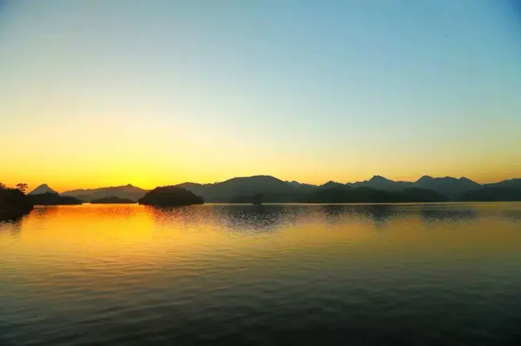 二十首关于早起的古诗词，秋生残夜惊心早，愁入中年熟睡难(图5)